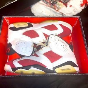 Men’s Carmine Jordan Retro 6s gently used
